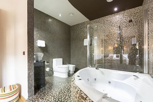 20 Bathroom Jacuzzi Designs For A Lavish Living Space - Bathroom Layout Ideas With Tub