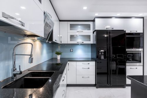 15 Black Granite Kitchen Design Ideas, How To Decorate Black Countertops In Kitchen