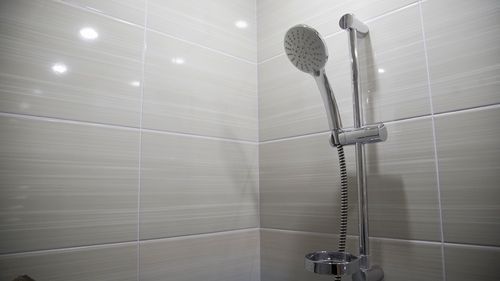 Shower Tile Ideas For Your Luxury Apartment, Grey And White Bathroom Shower Tile Ideas
