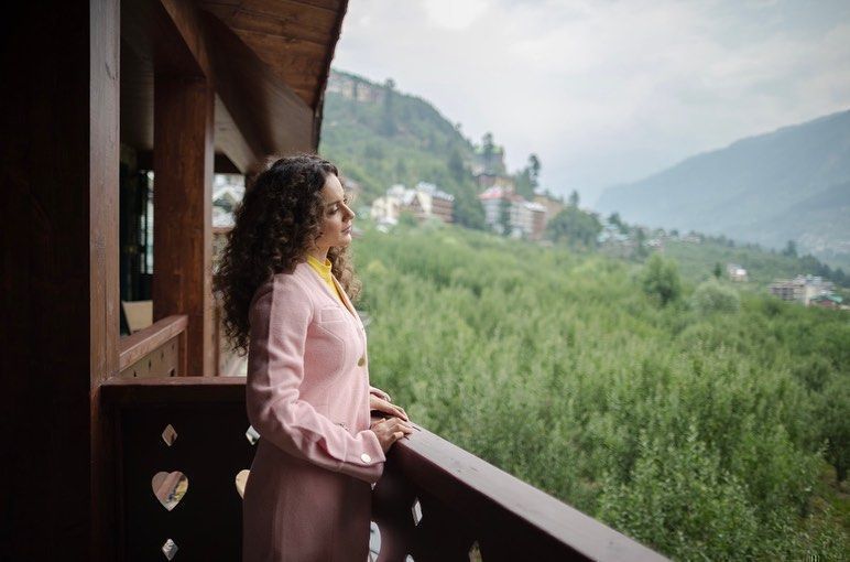 Kangana Ranaut House – A Peek Inside Her Flamboyant Mumbai & Manali Homes