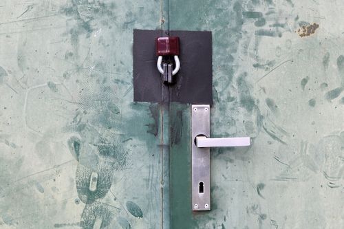 20 Bathroom Gate Design Ideas for a Unique Entrance