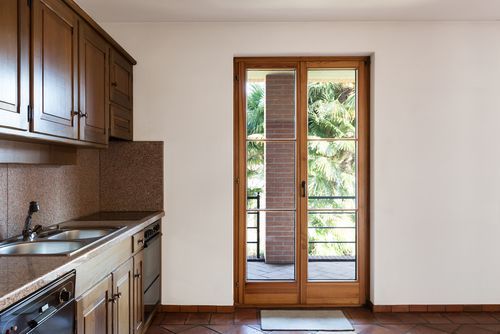 20 Wooden Kitchen Doors for Modern Decor