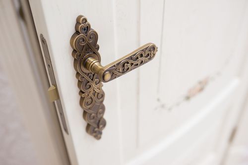 20 antique door handles design ideas to match different colours in