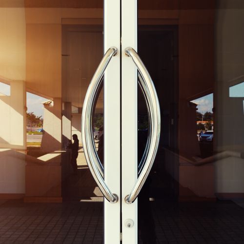 20 glass door handle ideas for a commercial space