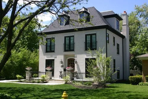 A beautiful bungalow design inspired by Georgian architecture.