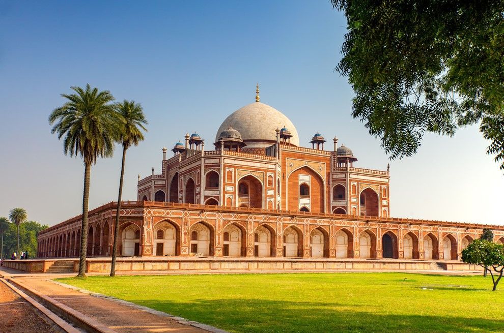 Nizamuddin: East or West which is best?