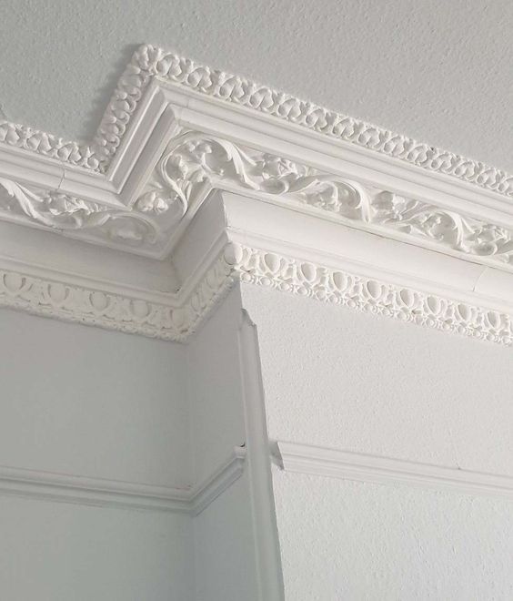 Ornamental Crown Moulding ceiling 