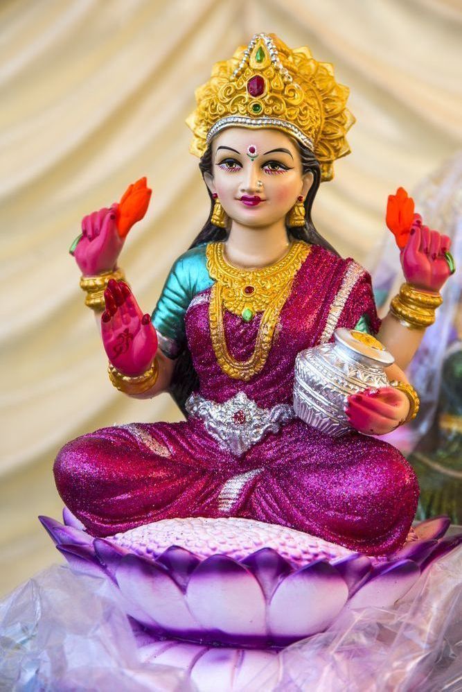 Invite Good Fortune With These Vastu Tips For Placing Goddess Lakshmi Idol 7432