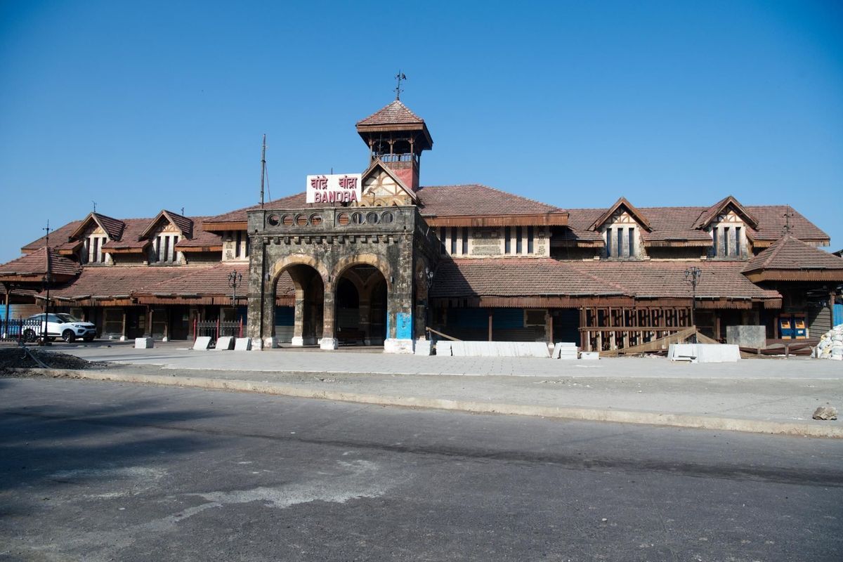 Bandra Railway Station - Route, Map, Fare, Nearby Landmarks & More