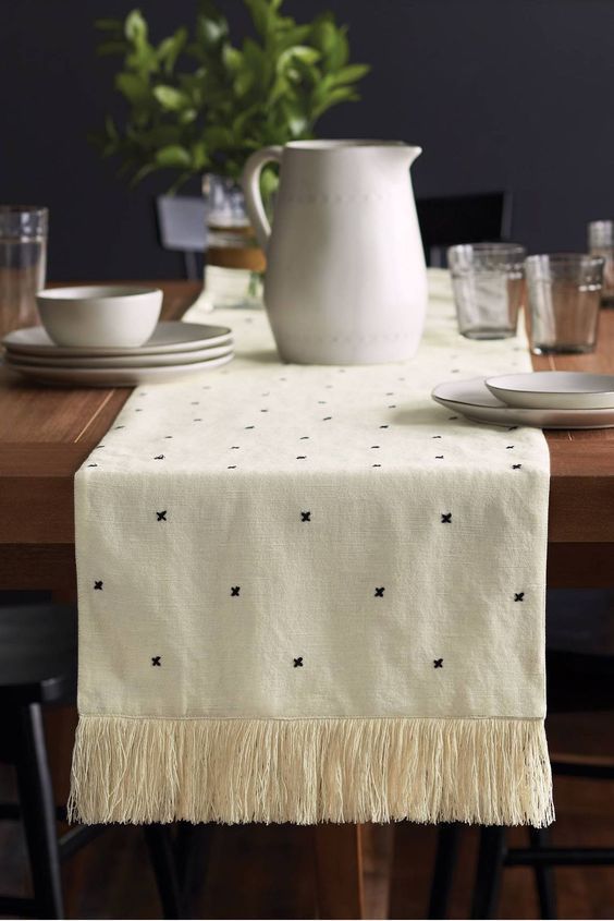10 Dining Table Runner Ideas For A Stylish and Lively Twist
