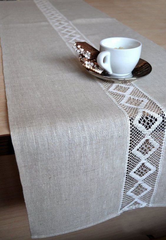 10 Dining Table Runner Ideas For A Stylish and Lively Twist