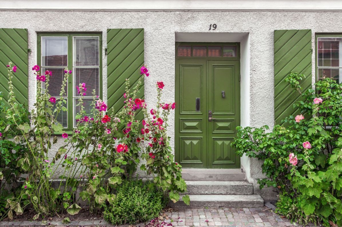 9 Warm and welcoming main doors for your home