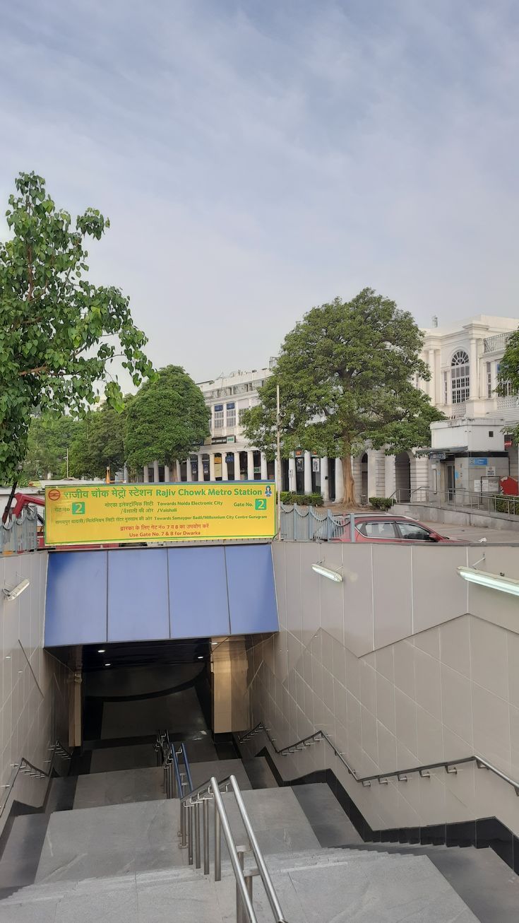 First Metro From Gtb Nagar To Rajiv Chowk Rajiv Chowk Metro Station Delhi on Blue and Yellow Line