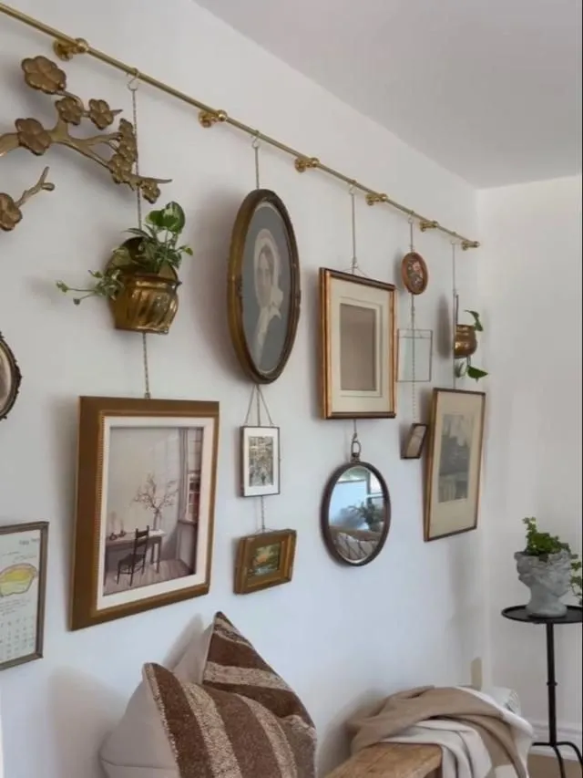 How to Hang Photo Frames Without Nails - Zero Damage Wall Hacks!