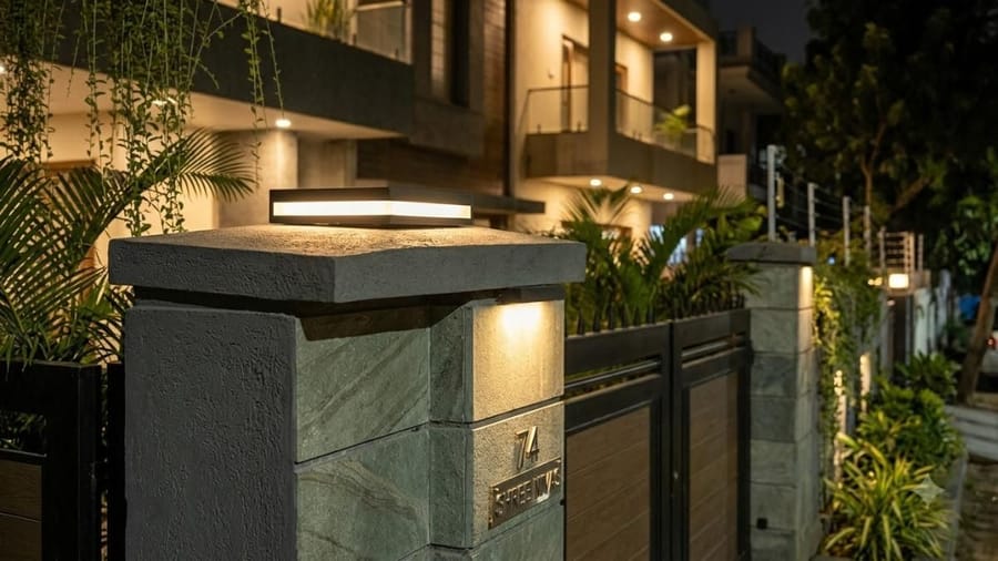 घर के मेन गेट को दें लग्जरी लुक, Pillar Lights के 11 शानदार डिजाइन