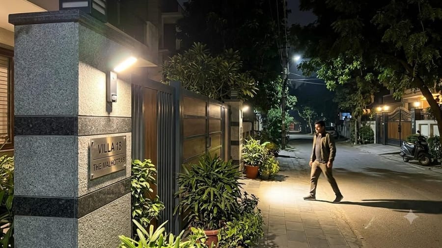Hiding Gate 11 Modern Pillar Light Ideas for a Stylish Main Gate