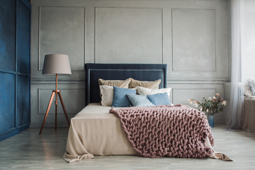15 Modern Bedroom Lighting Ideas 2021, Can You Put Floor Lamp In Bedroom