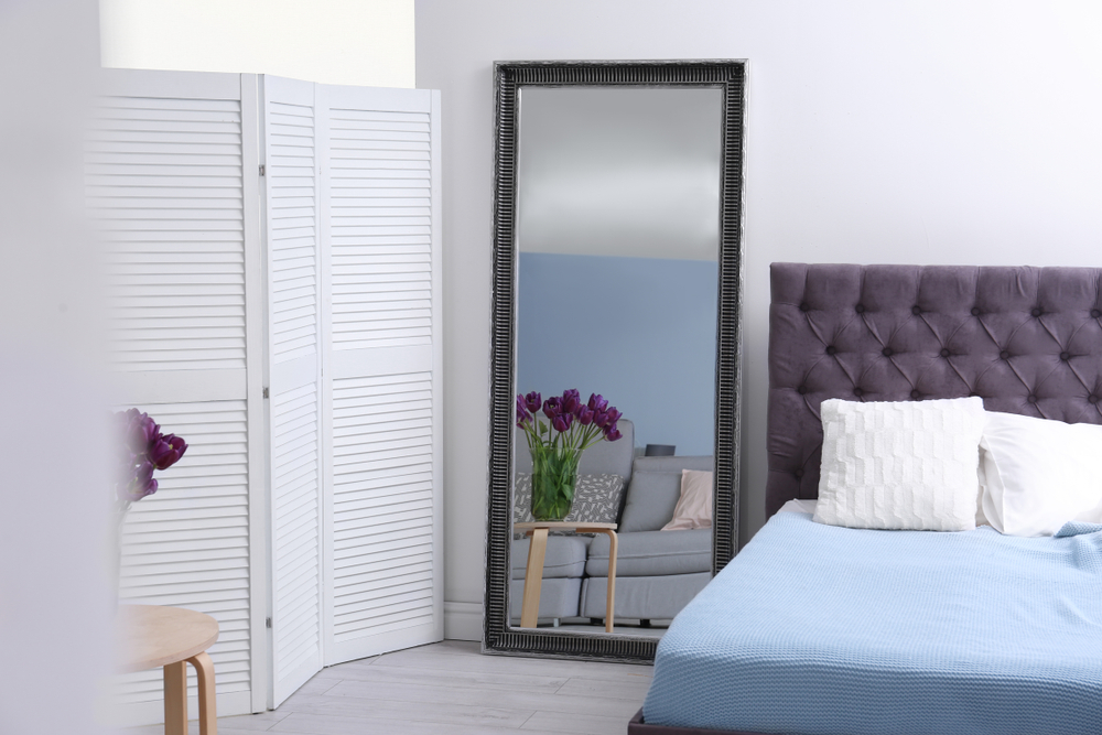Mirror Placement As Per Vastu Best, Should You Have A Mirror Facing Your Bedroom Door