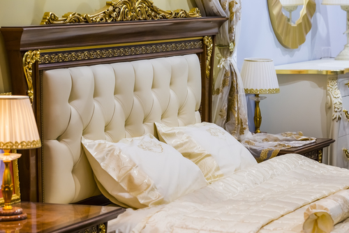 15 Gorgeous Victorian Bedroom Design, Wooden Victorian Headboard Designs