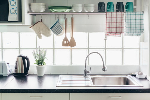 10 Simple Kitchen Rack Design Ideas