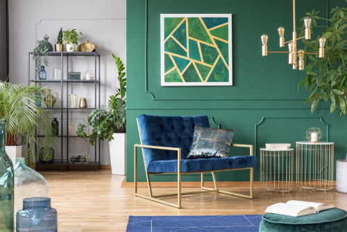 Green room decor - Stylish living room interior idea with green, blue and gold colors