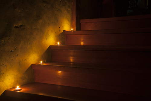 a-classic-dark-wooden-staircase-space-stairs-design
