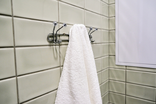 15 Unique Towel Hanger Ideas For An Urban Apartment - Bathroom Towel Rack Plans