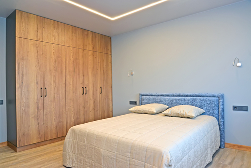 ceiling-to-floor-wall-almirah-design