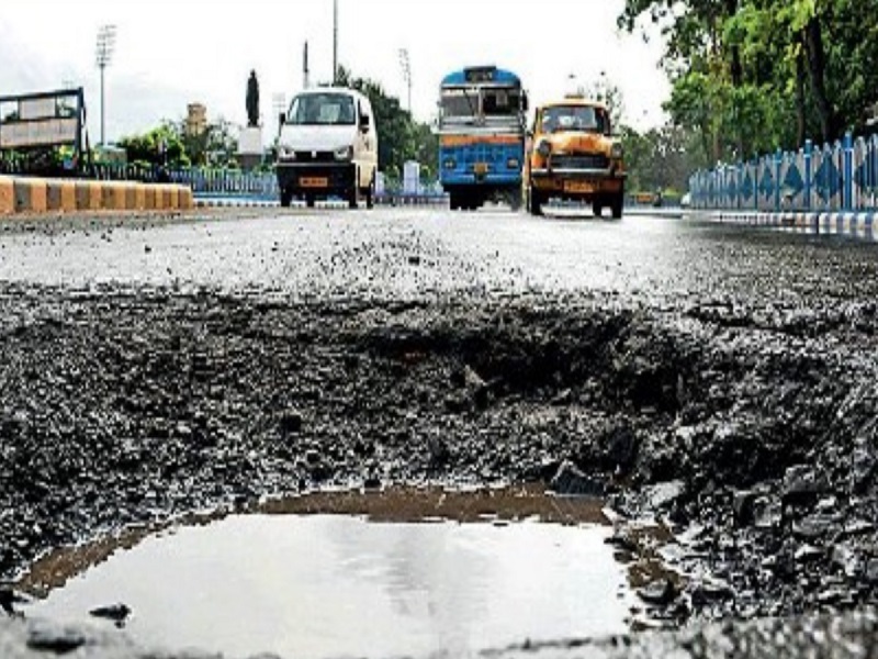 Kolkata: Showers open up craters, damage road patchwork