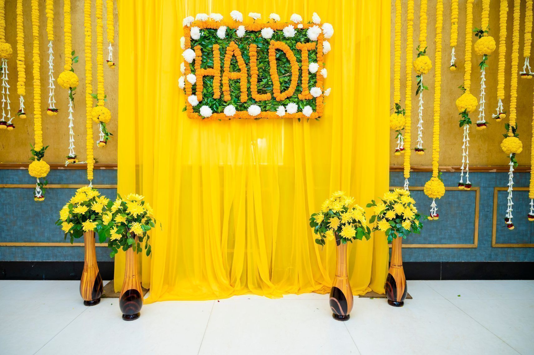17 Haldi Decoration At Home Ideas For Bride & Groom (2022)