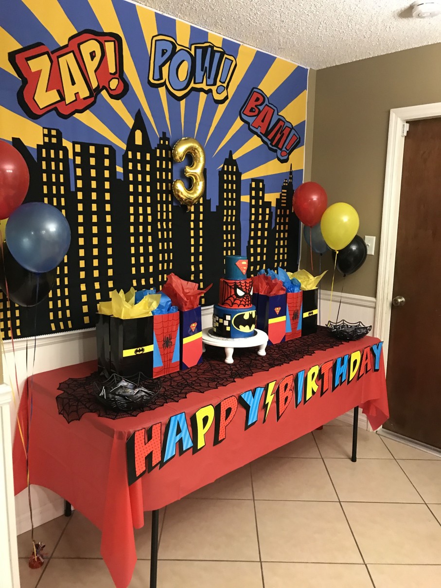 The Superhero birthday decoration theme
