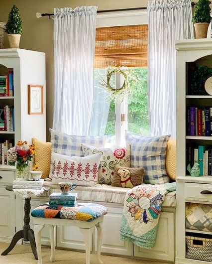 Cozy-and-comfortable-reading-spot-in-the-master-bedroom