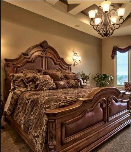 Wooden-bed-adding-a-royal-look-to-your-master-bedroom-interior-design