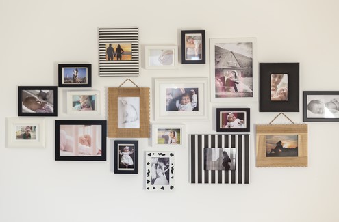 Use-photo-frames-to-decorate-your-dining-area