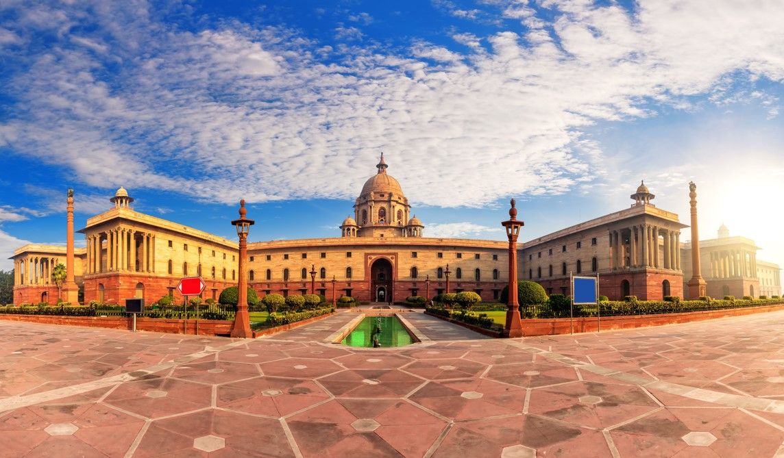 Top 10 Biggest Palaces In The World Largest Palaces on Earth