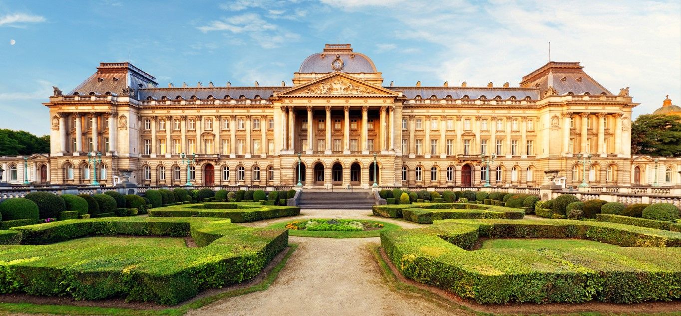 Grand Palaces Of The World