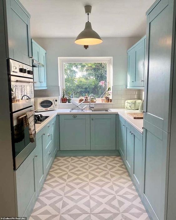 12 Small Kitchen Design Ideas - To Make Your Kitchen Space look Bigger