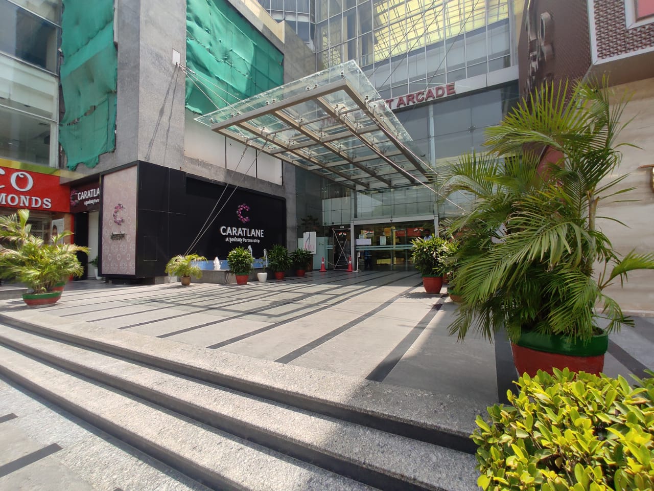 Commercial Showroom For Sale in JMD Regent Square, Mehrauli Gurgaon Road, Gurgaon