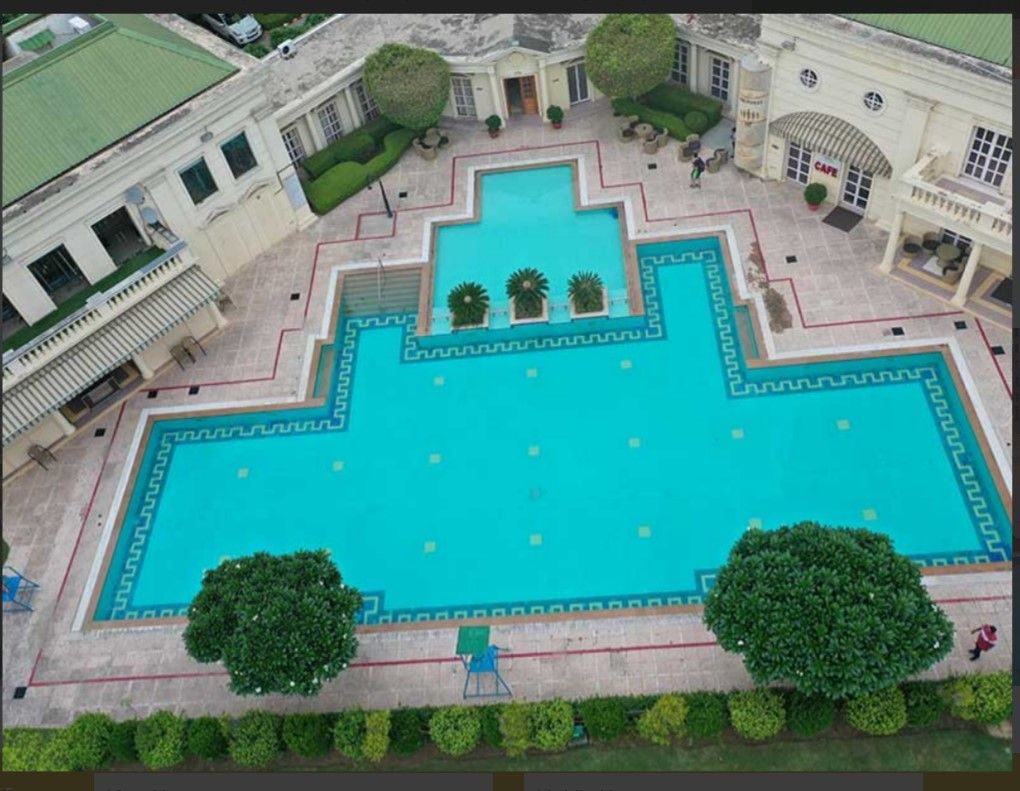 Swimming Pool in DLF Signature Residences