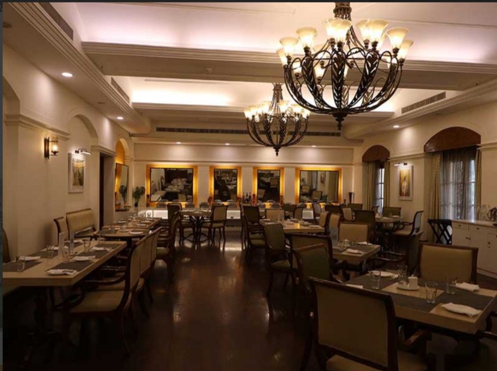 Dinning Area in DLF Signature Residences