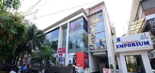 Woodland showroom discount in indira nagar
