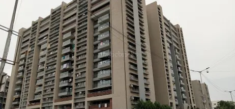 242 Sq-yrd 3 BHK Flat