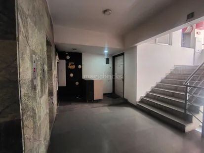 2000 Sq-ft 3 BHK Flat