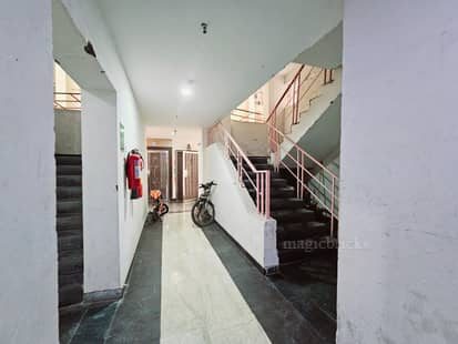 2BHK Multistorey Apartment for Rent in Mahagun Moderne at Sector 78 - Photo 1