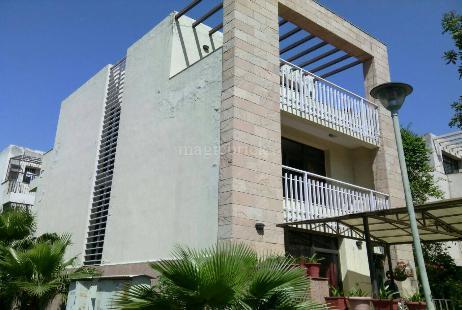 Buy  4 BHK  Villa in  Nirvana Country   Gurgaon