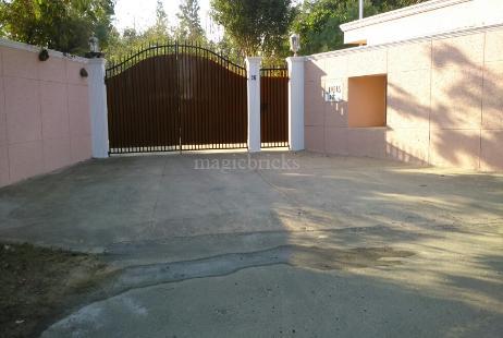 Buy  5 BHK  Villa in  Chhattarpur   New Delhi
