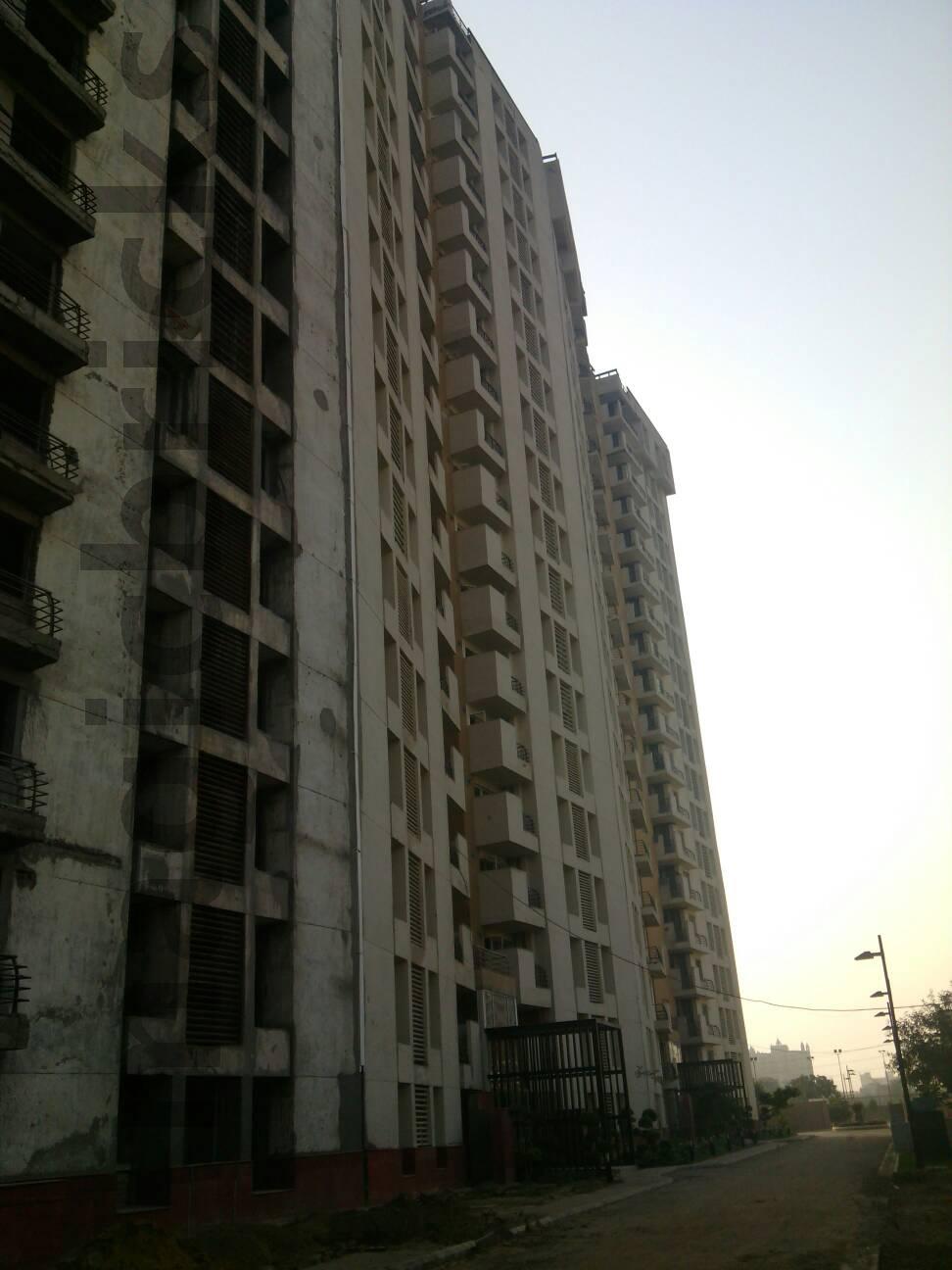 Buy 4 BHK Flat/Apartment in Unitech Harmony Nirvana Country, Gurgaon 3309 Sqft