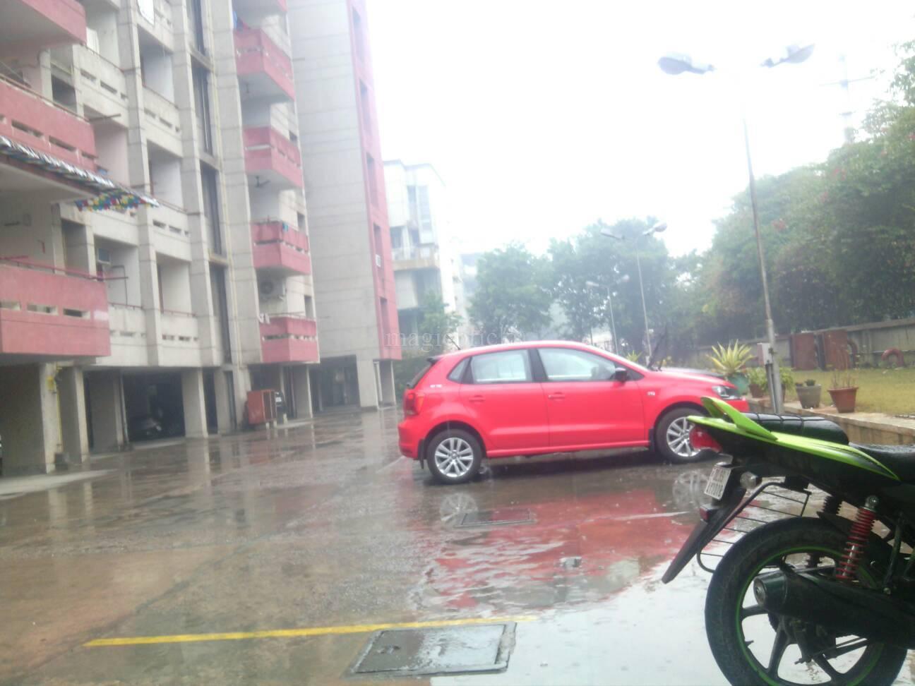 Buy 4 BHK Flat/Apartment in Millennium Apartments Dwarka Sector 9, New