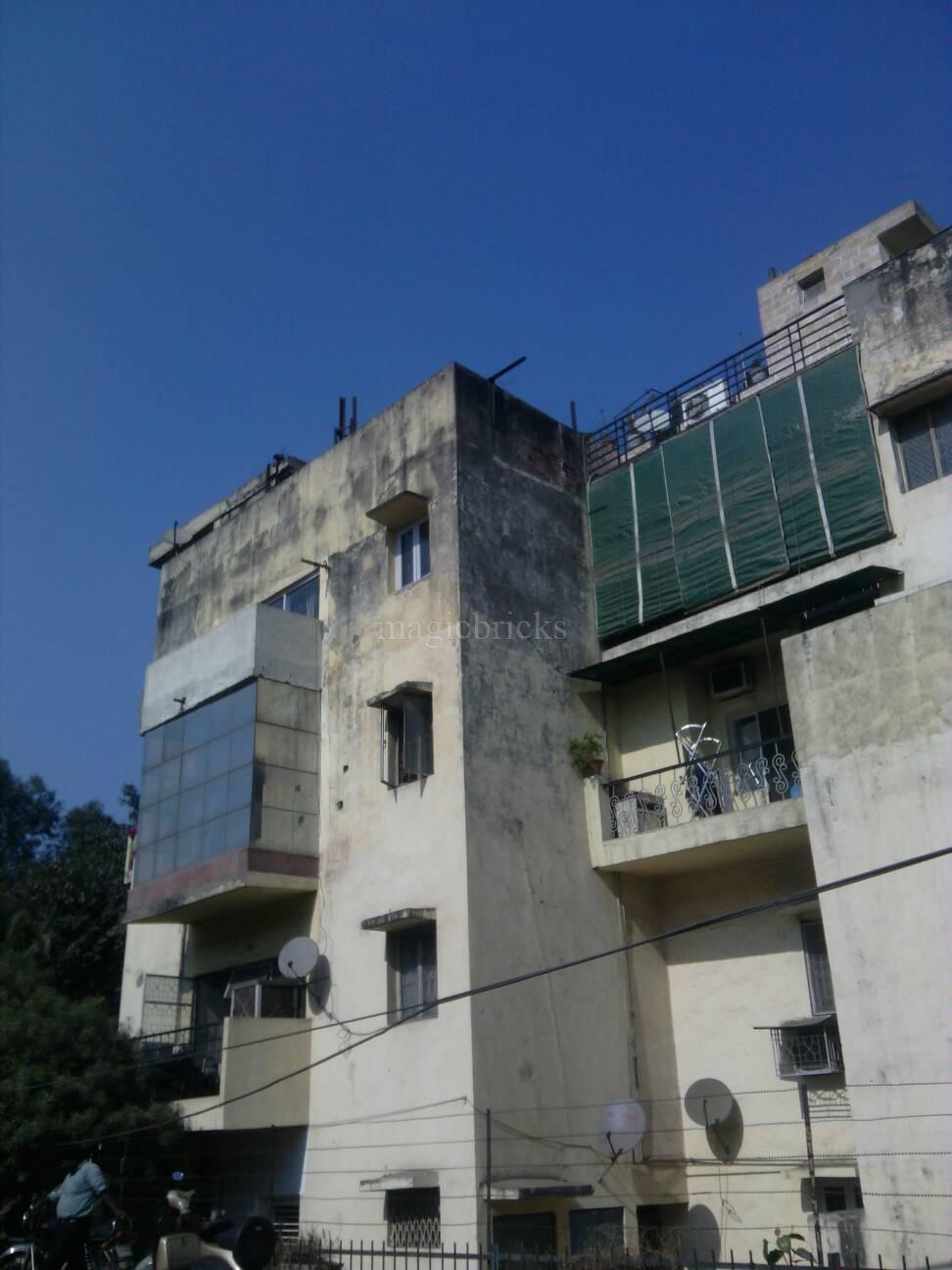 Buy 3 BHK Flat/Apartment in DDA Flats Masjid Moth Masjid Moth, New