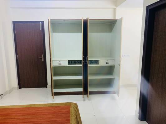 55 PG & Paying Guest near Guru Dronacharya Metro Station